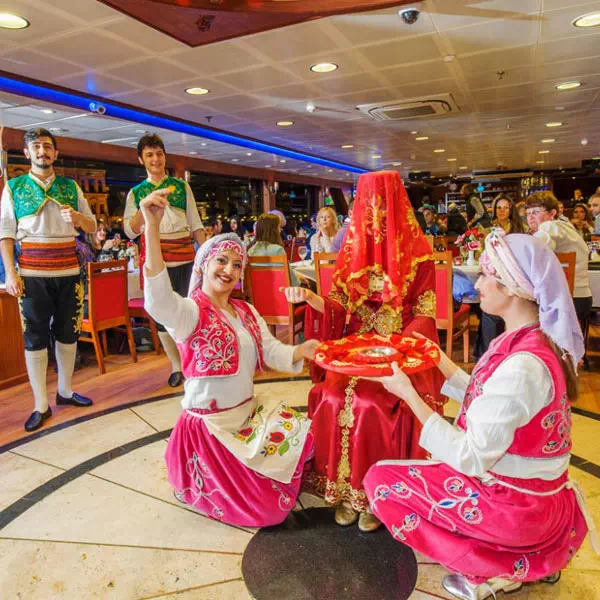 Crucero con cena por el Bósforo con Ottoman Night