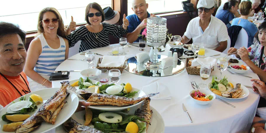 Crucero con Almuerzo por el Bosphorus