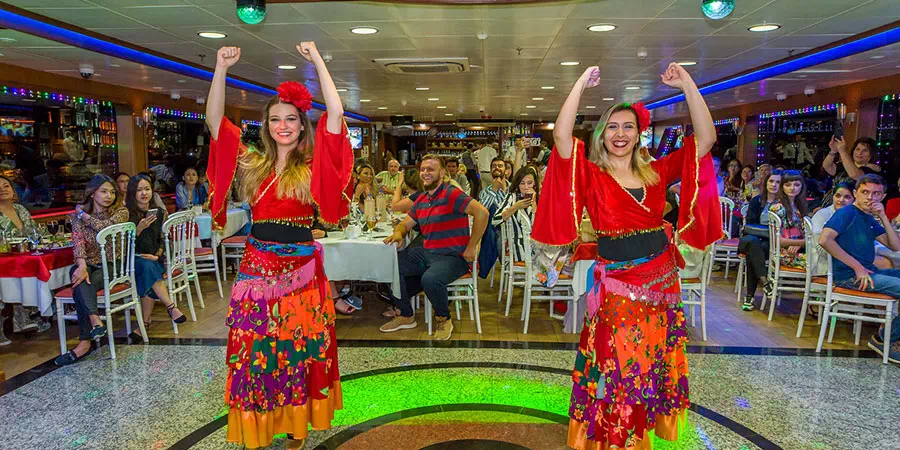 Bosphorus Dinner Cruise con Turkish Night Show